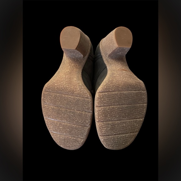 UNSTRUCTURED BY CLARKS BOOTIES - Picture 7 of 8